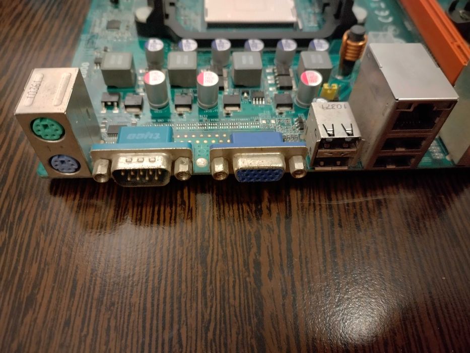 Placa de baza ECS AM3 + cooler, testata
