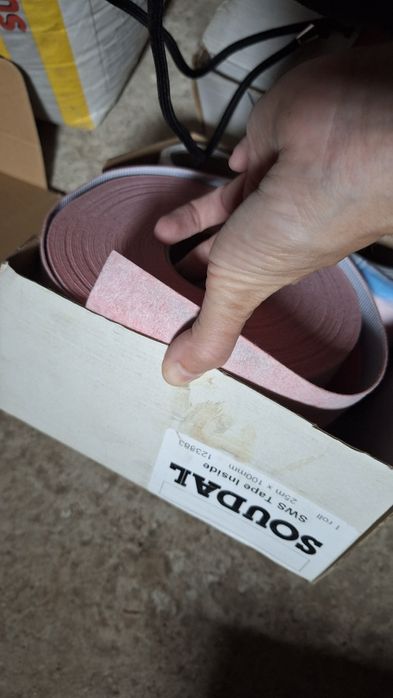 Soudal лента за прозорци и силикон