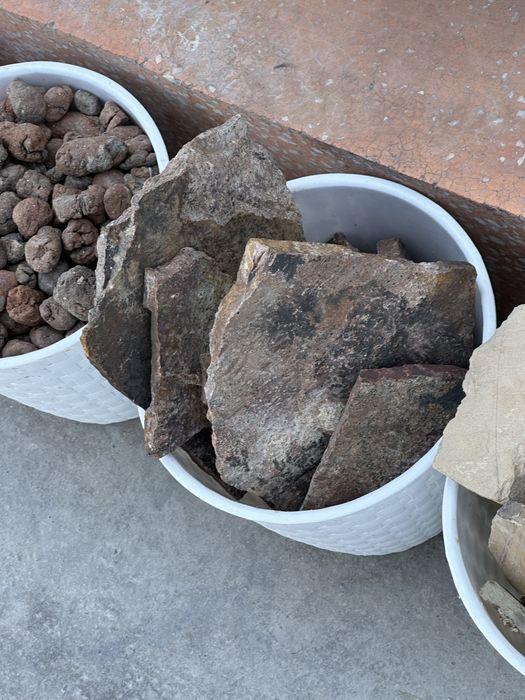 Keramzit kroshka smif mazayka landshaft dizayn toshlar piramida