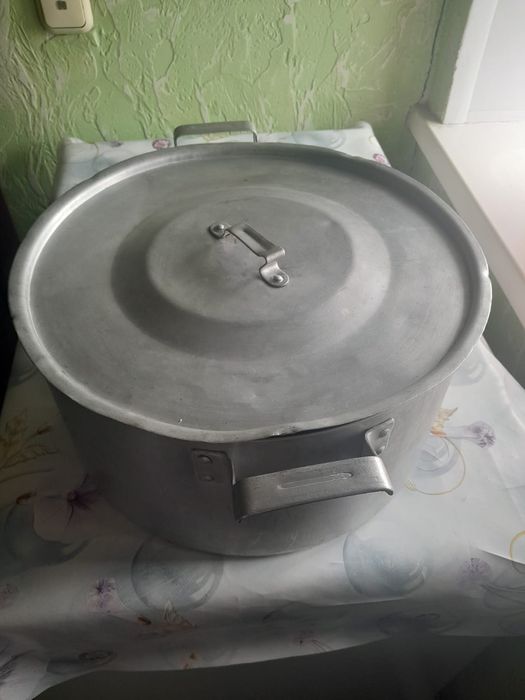 Продам кастрюли мантоварку