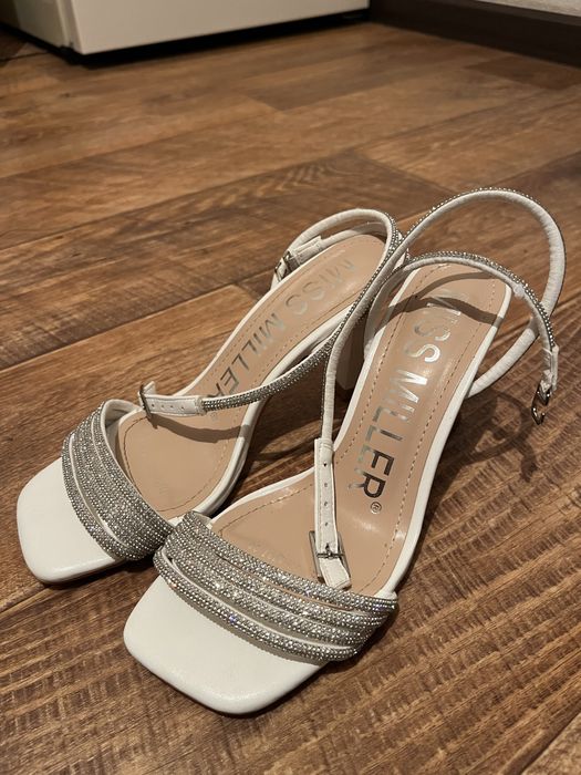 Бежевые туфли