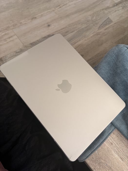 Macbook m2 золотой