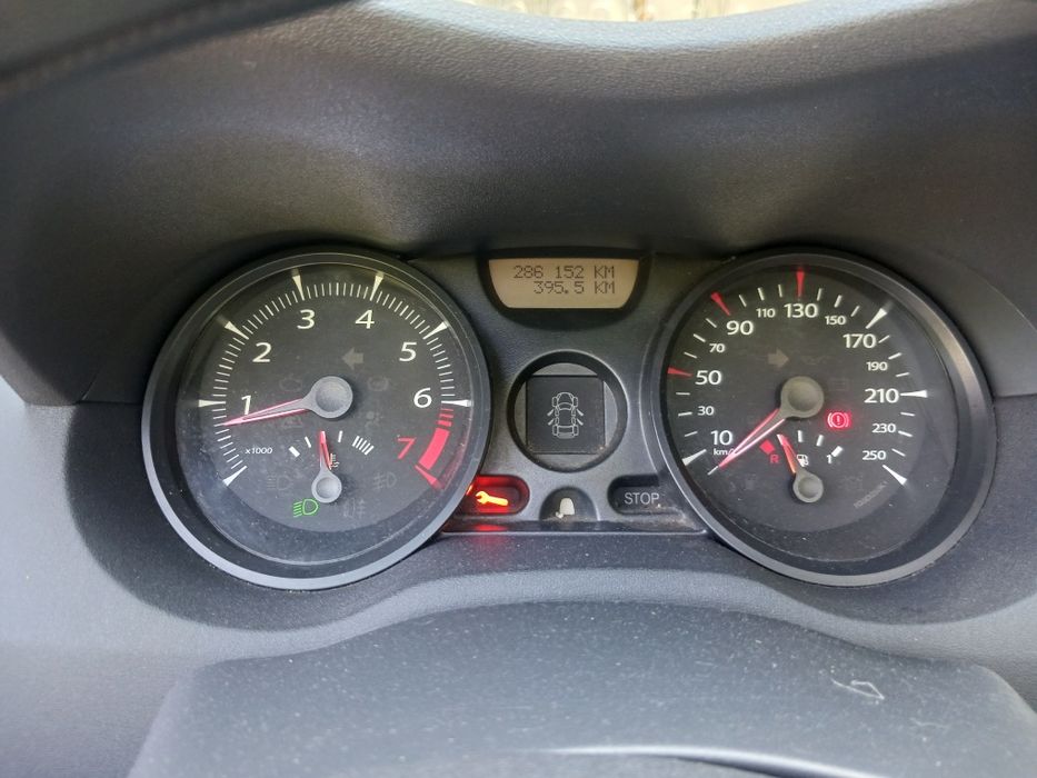 Renault Megane anul 2007 Cabriolet  – decapotabilă
	•	An fabricație: 2007