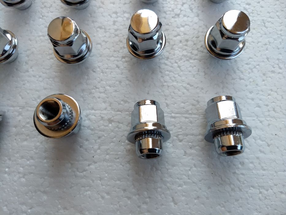 Piulițe Nissan  cu șaibă plata  și guler de centrare M12 x 1.25