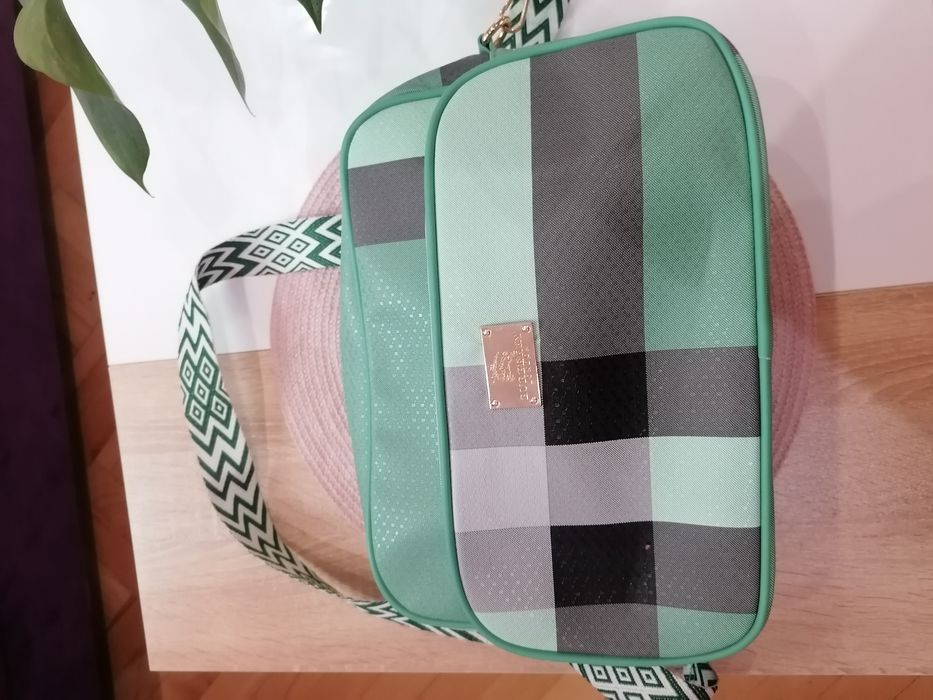 НОВА дамска чанта и раница.