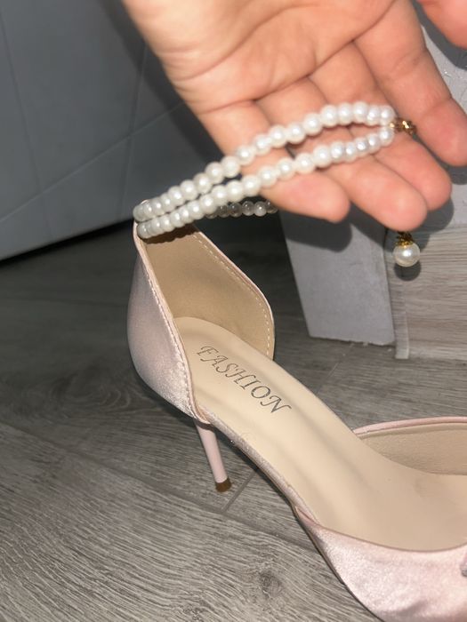 Продаю Туфли y2k розовые со стразами