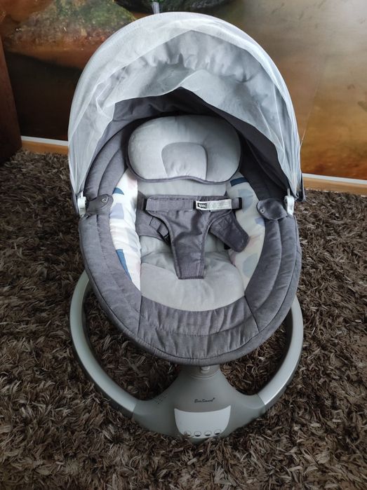 Leagăn electric pentru bebeluși cu sunete