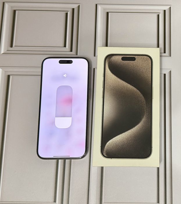 iPhone 15 pro 256gb platinum