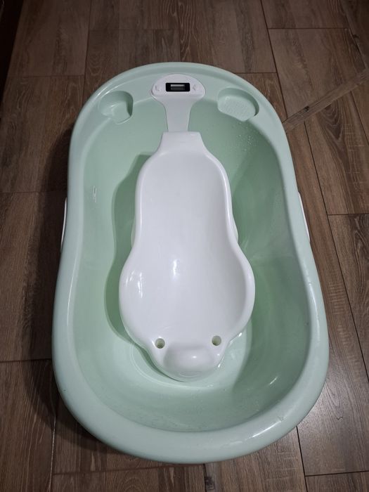 Cadita cu suport bebelus si termometru incorporat