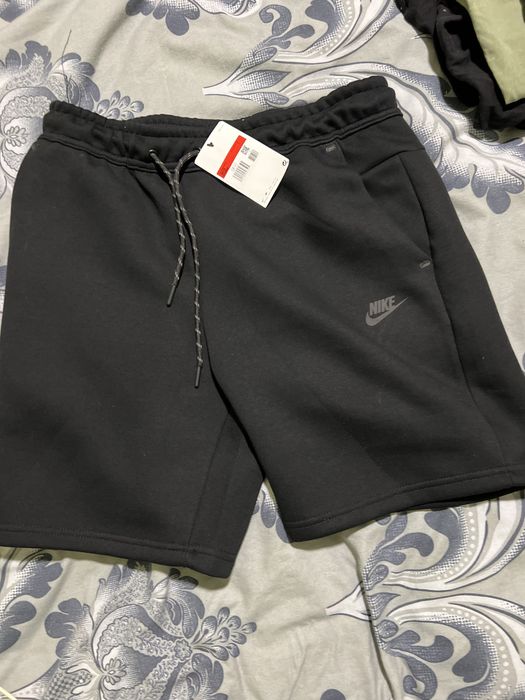 НОВИ Къси панталони Tech fleece L/XL