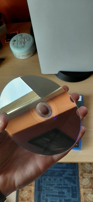 PS5 1TB Перфектна с игри + 2 джойстика