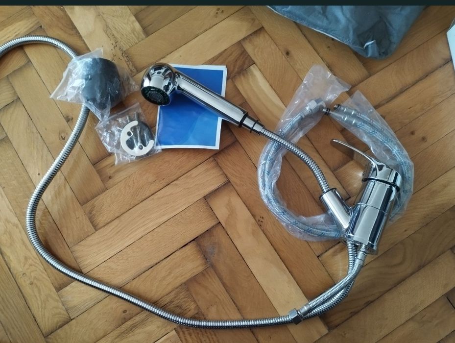 Vând baterie de bucătărie modernă, cu design elegant și fun