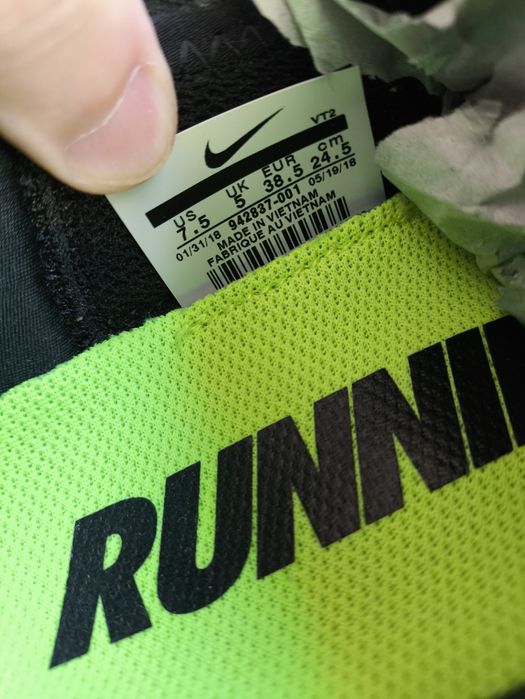 Кроссовки Nike женские