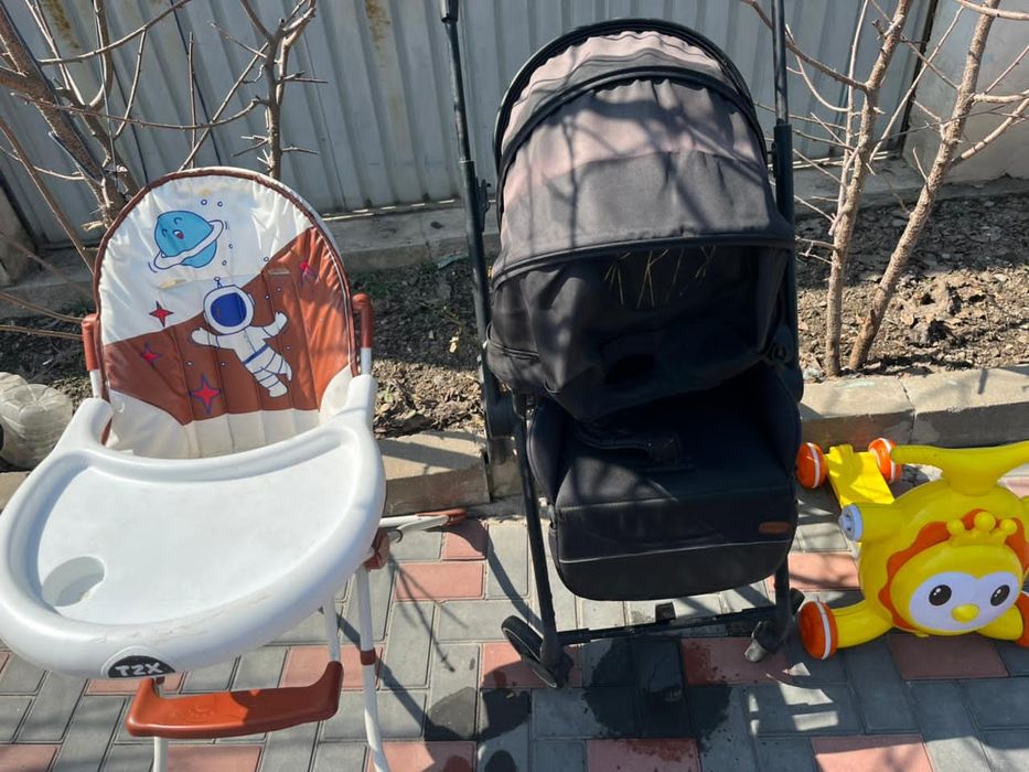 Продам коляску и стульчик.