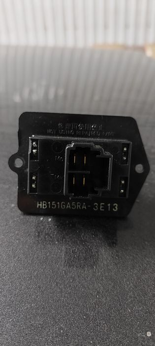 Продам Резистор печки Мазда Кронос