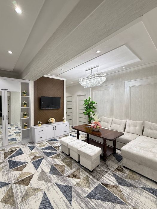 Srochno sotiladi 5 xonali kvartira