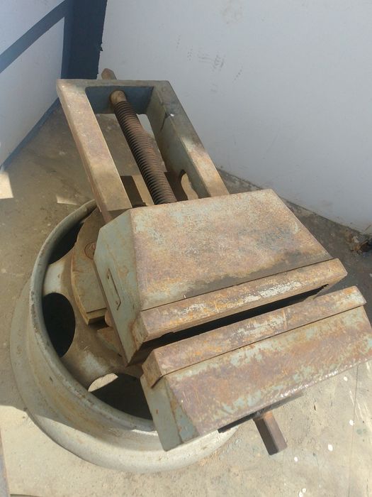 Qoʻl presslash uskunasi (тиски)