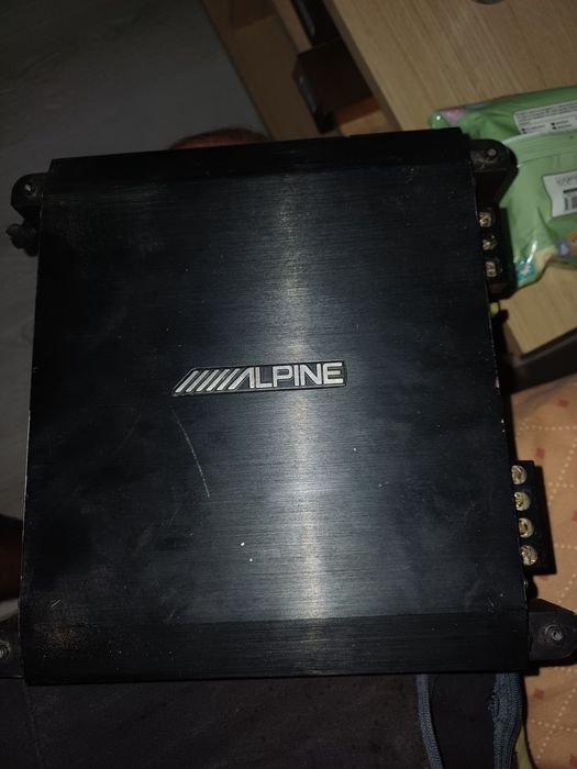 Subwoofer Alpine SWT-12s4 cu statie