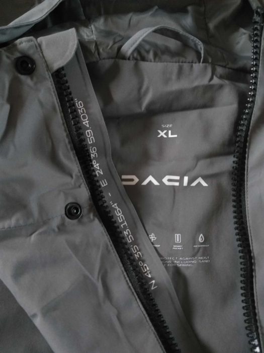 DACIA RAINCOAT - автомобилна рекламна мембрана НОВА БЕЗ ЕТИКЕТИ ХЛ