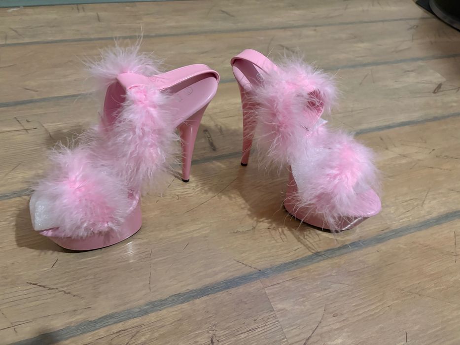 Дамски официални токове