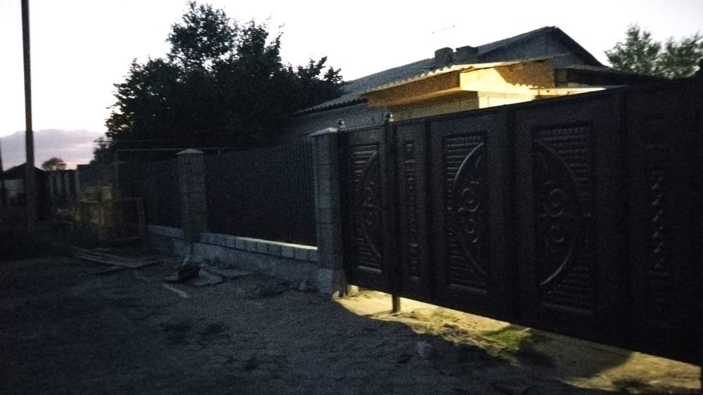 Продам ауди 100 с3 селедка на запчасти есть всё можно целиком