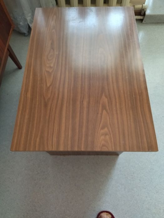 Стол журнальный коричневый