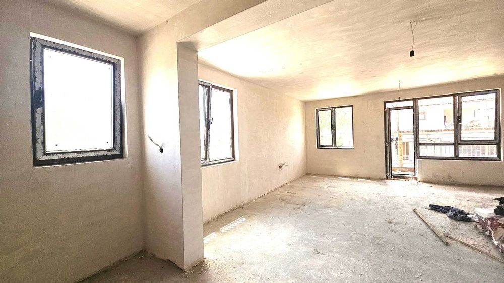 Продава се Четиристаен апартамент в Пловдив, Остромила - 144 кв.м за 1292 €/кв.м - Снимка #1
