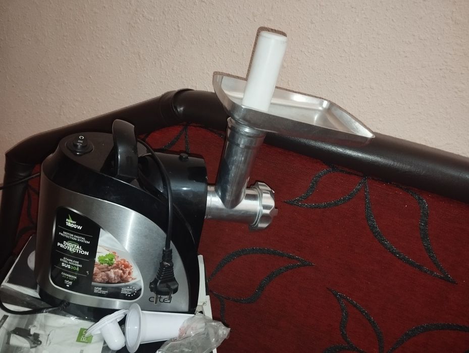 Мясорубка электрическая Artel