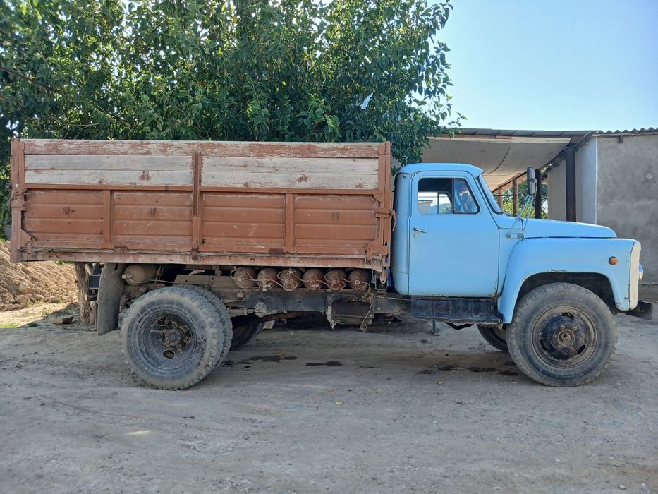 Gaz 53 yuk mashinasi sotiladi