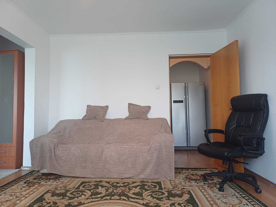 Proprietar,  inchiriez apartament renovat recent, compus din  2 camere, bloc reabilitat recent,  situat la 5 minute de statia de metrou Piata Sudului