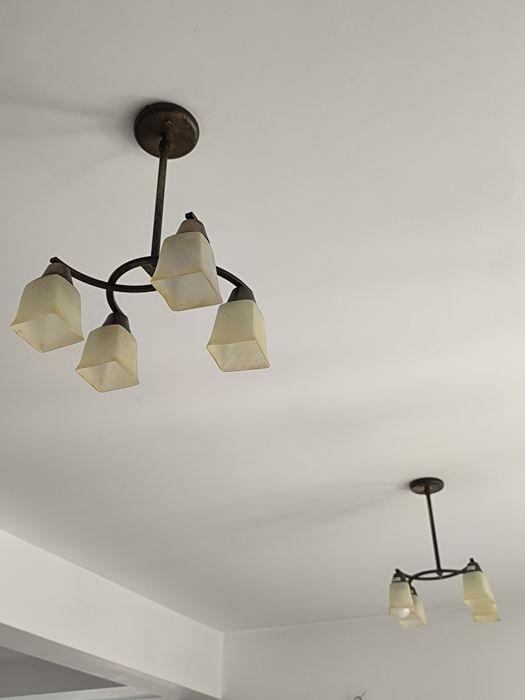 Vând  lustre moderne