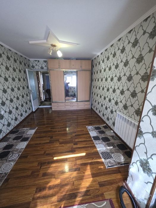 Квартира сотилади 2 хона 2 этажда Панельный дом Айрим жихозлари колади