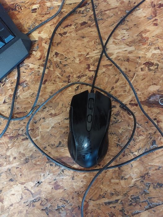 Продавам клавиатура и мишка комплект + обложка за мишка