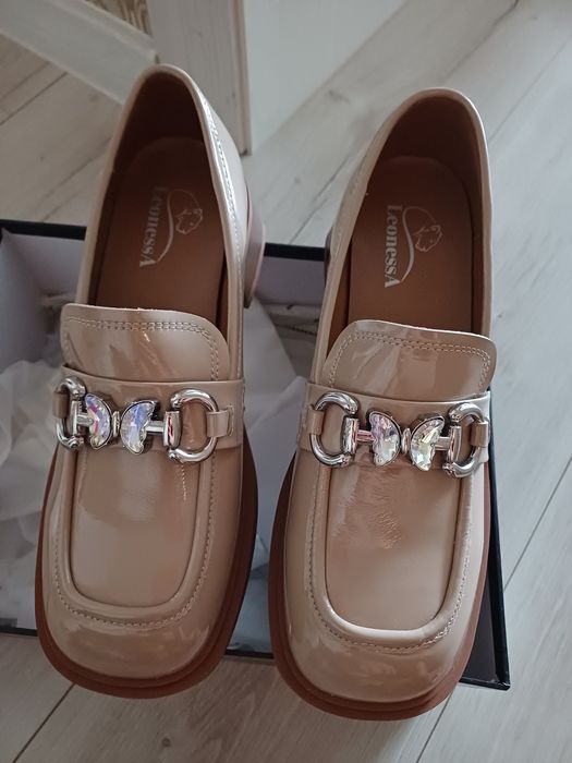 Женская обувь. Натуральные