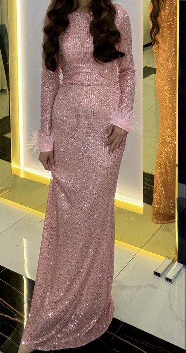 Продам платье с пайетками