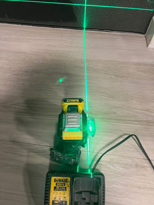 DeWalt DCE089D1G - Nivela laser cu linii