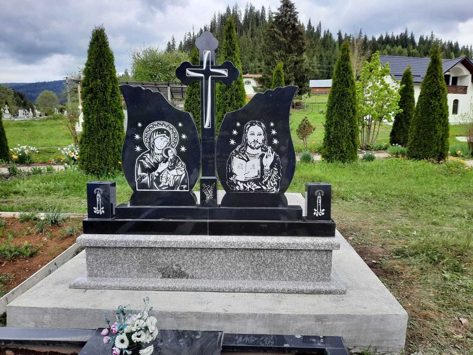 Monumente din granit