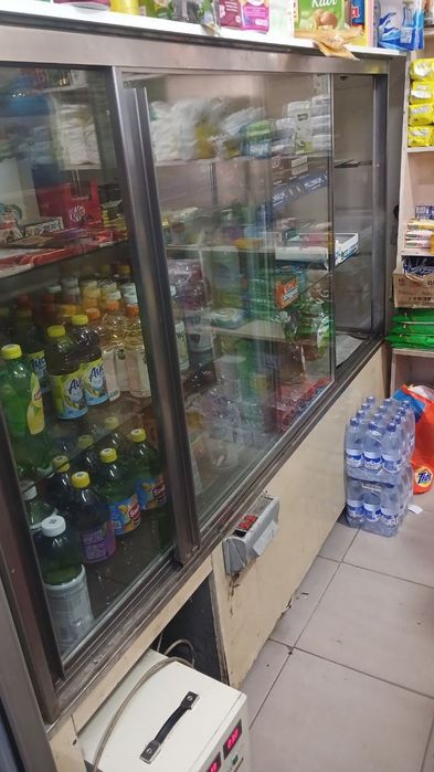 Витринный холодильник