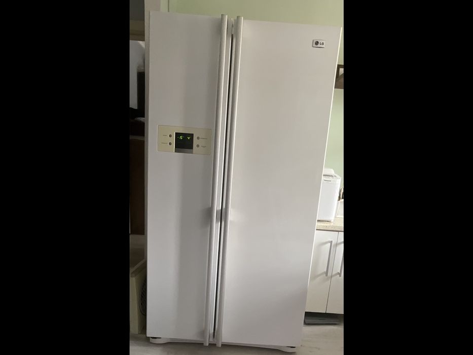 Холодильник LG side-by-side , двухдверный