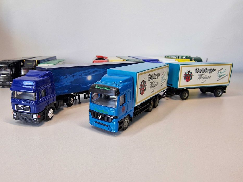 Set 12 camioane jucarie, lungime 15–22 cm, cabină metalică