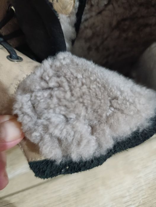 Продам осенние женские ботинки