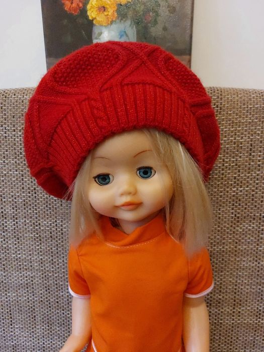 Caciula/bereta 30% cașmir dublata, foarte chic, moț din blana naturala