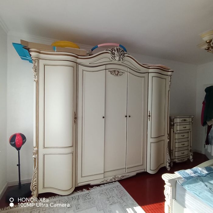 Продам спальный гарнитур