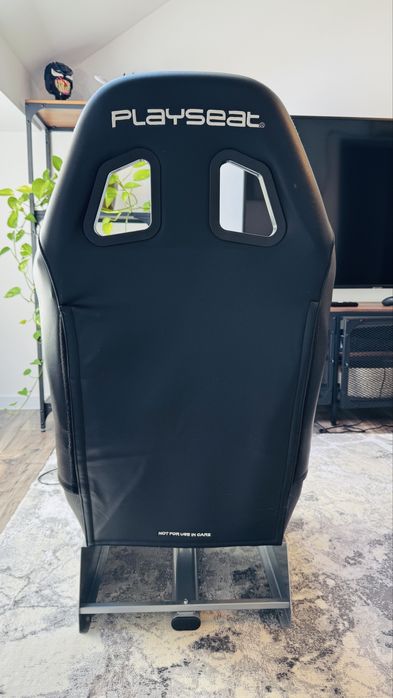 Scaun Playseat Evolution cu volan+pedale Thrustmaster T300RS