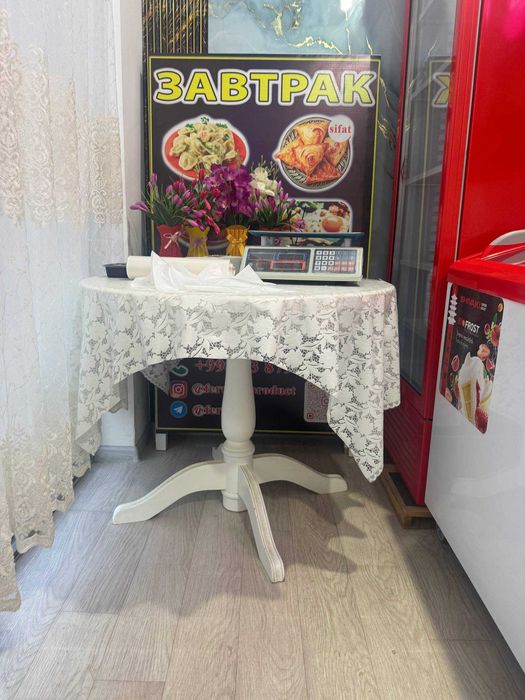 Мебель для гостиной, для беседы, круглый стол со стульями