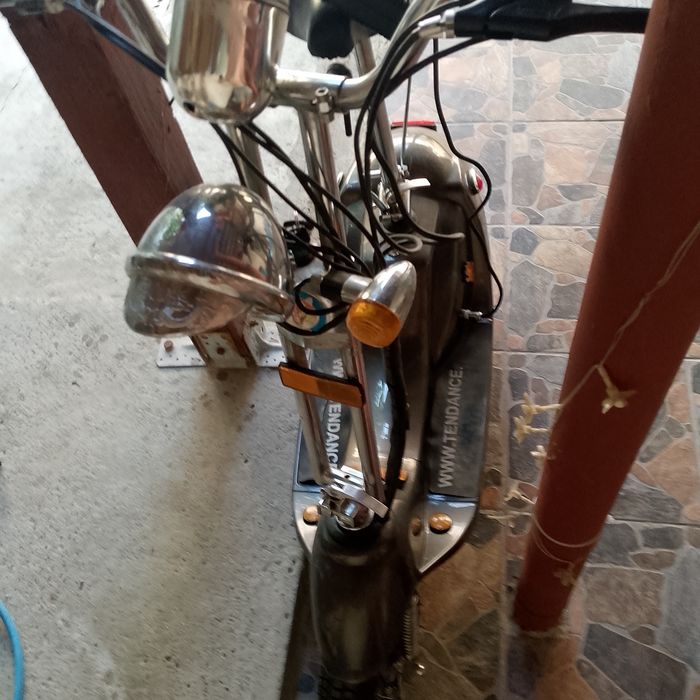 Trotineta electrica cu sa