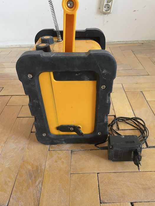 Radio santier  rezistent la praf si socuri