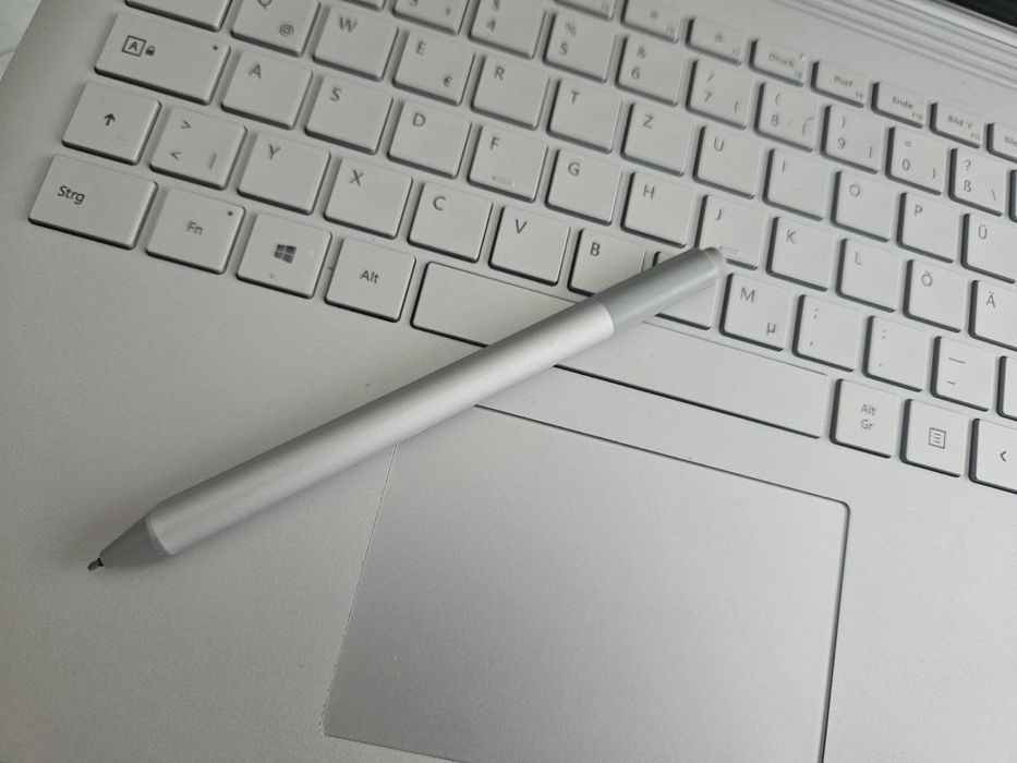 Microsoft Surface Book 3–мощ, елегантност