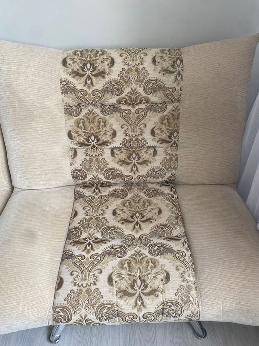 Мягкая мебель и телевизор