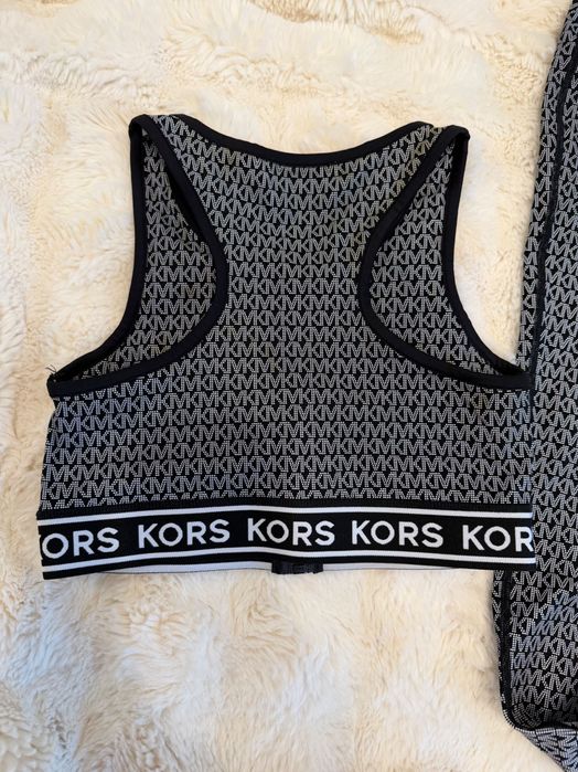 Оригинален дамски комплект Michael Kors – лосини и топ.